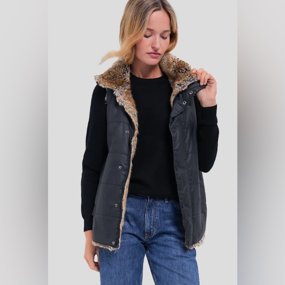 Tuckernuck Black Puffer Vest with Faux Fur Trim